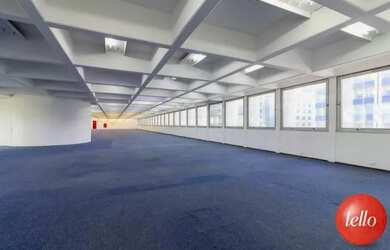 Imagem: O depósito possui 5 Vagas na garagem, 667m² de Área e está