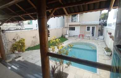 Imagem: A casa em condomínio possui 4 Dormitórios, 5 Banheiros, 2