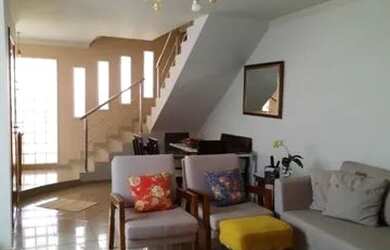 Imagem: A casa possui 3 Dormitórios, 3 Banheiros, 3 Vagas na garagem