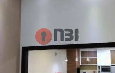 Imagem: A casa possui 3 Dormitórios, 2 Banheiros, 2 Vagas na garagem