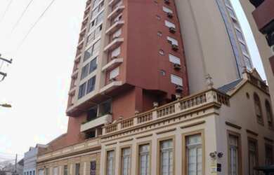 Imagem: O apartamento possui 1 Dormitório, 1 Banheiro, 1 Vaga na garagem