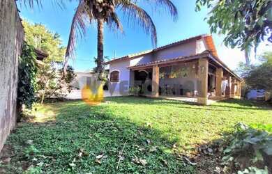 Imagem: A casa possui 5 Dormitórios, 3 Banheiros, 5 Vagas na garagem