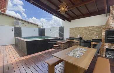 Imagem: A casa em condomínio possui 4 Dormitórios, 5 Banheiros, 2