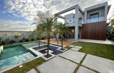 Imagem: A casa em condomínio possui 4 Dormitórios, 5 Banheiros, 4