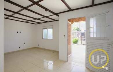 Imagem: A casa possui 3 Dormitórios, 1 Banheiro e 225m² de Área e