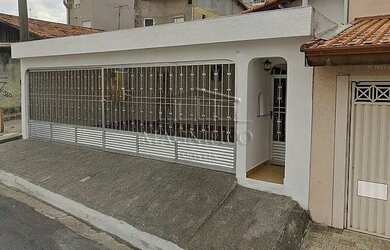 Imagem: A casa possui 2 Dormitórios, 2 Banheiros, 3 Vagas na garagem