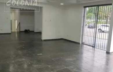 Imagem: O depósito possui 5 Vagas na garagem, 401m² de Área e está