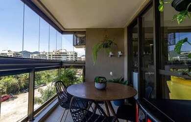 Imagem: O apartamento possui 3 Dormitórios, 3 Banheiros, 1 Vaga na