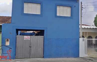 Imagem: A casa possui 3 Dormitórios, 1 Banheiro, 1 Vaga na garagem