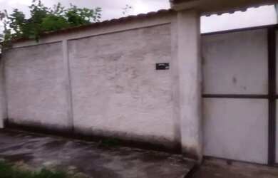 Imagem: A casa possui 3 Dormitórios, 2 Banheiros, 5 Vagas na garagem