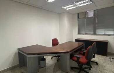 Imagem: O depósito possui 4 Vagas na garagem e 250m² de Área e está