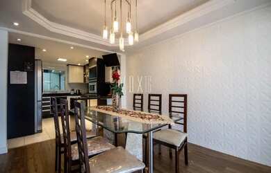 Imagem: A casa possui 3 Dormitórios, 4 Banheiros, 2 Vagas na garagem