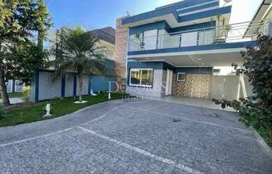 Imagem: A casa em condomínio possui 4 Dormitórios, 4 Banheiros, 260m²