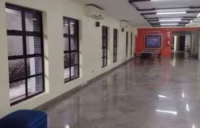 Imagem: O depósito possui 4 Vagas na garagem, 1.245m² de Área e