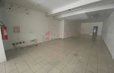 Imagem: O depósito para alugar possui 2 Vagas na garagem e 115m² de