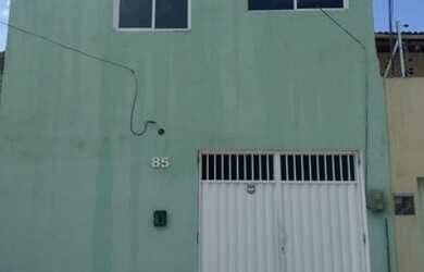 Imagem: A casa possui 3 Dormitórios, 3 Banheiros, 1 Vaga na garagem