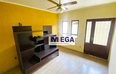 Imagem: A casa possui 2 Dormitórios, 3 Banheiros, 1 Vaga na garagem