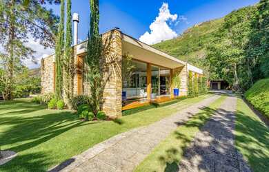 Imagem: A casa em condomínio à venda possui 5 Dormitórios, 2 Banheiros