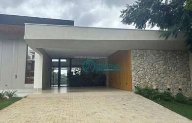 Imagem: A casa em condomínio possui 5 Dormitórios, 5 Banheiros, 4