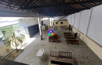 Imagem: O depósito possui 1 Vaga na garagem e 638m² de Área e está