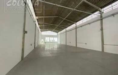 Imagem: O depósito possui 480m² de Área e está localizado em Santa