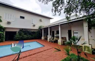 Imagem: O depósito possui 5 Vagas na garagem e 492m² de Área e está