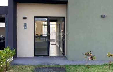 Imagem: A casa em condomínio possui 3 Dormitórios, 2 Banheiros, 2