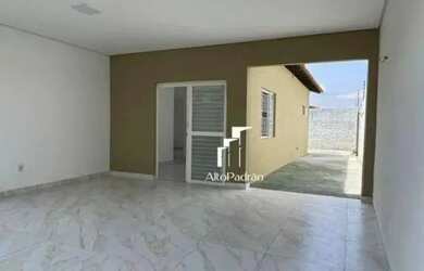 Imagem: A casa possui 2 Dormitórios, 2 Banheiros, 2 Vagas na garagem