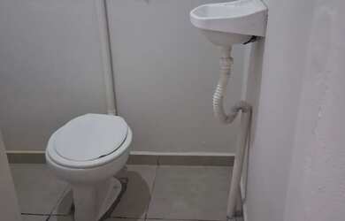 Imagem 5: Aluga-se guarto. 