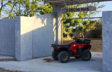 Imagem: A casa possui 1 Dormitório, 1 Banheiro, 5 Vagas na garagem