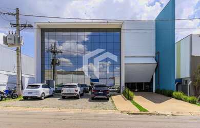 Imagem: O depósito possui 4 Vagas na garagem, 900m² de Área e está