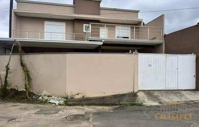 Imagem: A casa possui 3 Dormitórios, 1 Banheiro, 5 Vagas na garagem