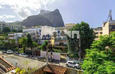 Imagem: O depósito possui 4 Vagas na garagem, 499m² de Área e está