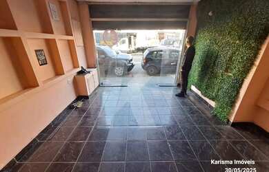 Imagem 3: Salão comercial com 2 banheiros e porta de aço