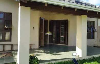 Imagem: A casa possui 4 Dormitórios, 4 Banheiros e 180m² de Área