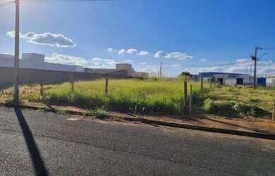 Imagem: O terreno possui 300m² de Área e Imóvel novo e está localizado