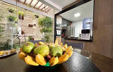 Imagem: A casa possui 3 Dormitórios, 4 Banheiros, 1 Vaga na garagem