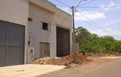 Imagem: O depósito possui 5 Vagas na garagem e 640m² de Área e está