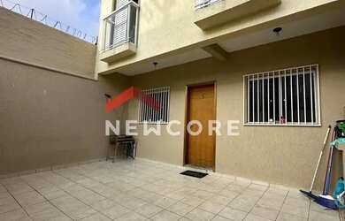 Imagem: A casa possui 2 Dormitórios, 1 Banheiro, 2 Vagas na garagem