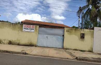 Imagem: A casa possui 2 Dormitórios, 1 Banheiro, 1 Vaga na garagem