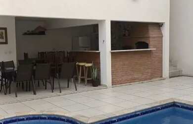 Imagem 8: Imóvel para venda tem 200 metros quadrados com 4 quartos