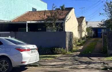 Imagem: A casa possui 2 Dormitórios, 1 Banheiro, 1 Vaga na garagem