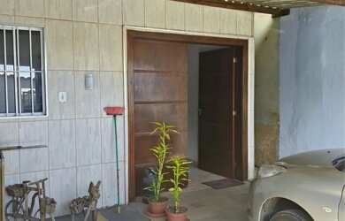 Imagem: A casa possui 2 Dormitórios, 2 Banheiros, 1 Vaga na garagem