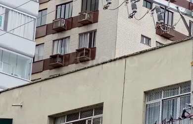 Imagem: O apartamento possui 4 Dormitórios, 2 Banheiros, 1 Vaga na