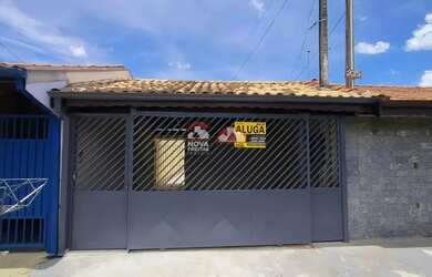 Imagem: A casa possui 3 Dormitórios, 1 Banheiro, 1 Vaga na garagem