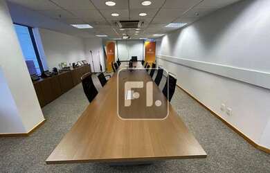 Imagem: O depósito possui 2 Vagas na garagem, 757m² de Área, Imóvel