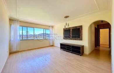 Imagem: O apartamento possui 3 Dormitórios, 1 Banheiro, 1 Vaga na garagem