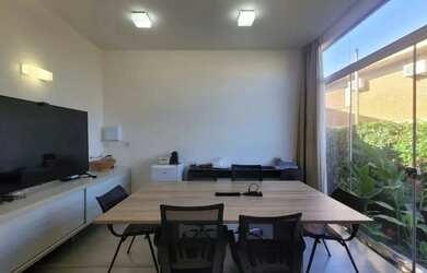 Imagem: O depósito possui 3 Vagas na garagem, 150m² de Área e Imóvel