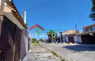 Imagem: A casa possui 2 Dormitórios, 2 Banheiros, 2 Vagas na garagem