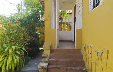 Imagem: A casa possui 3 Dormitórios, 2 Banheiros, 1 Vaga na garagem